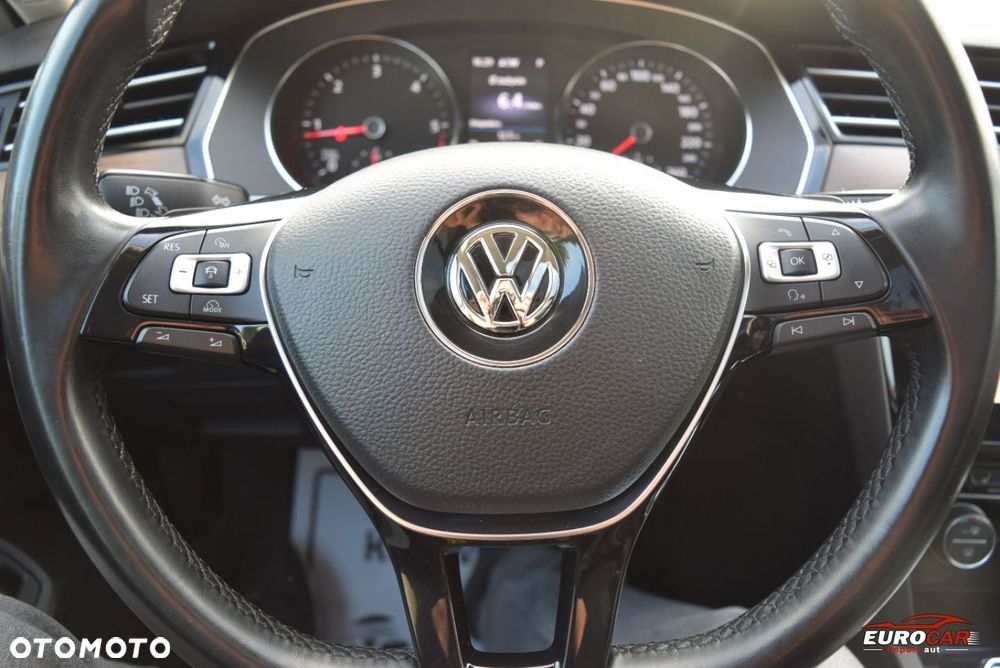 Volkswagen Passat - 19