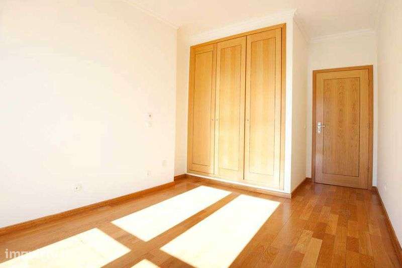 Excelente apartamento T2 junto do Largo D. Estefânia - Grande imagem: 5/12