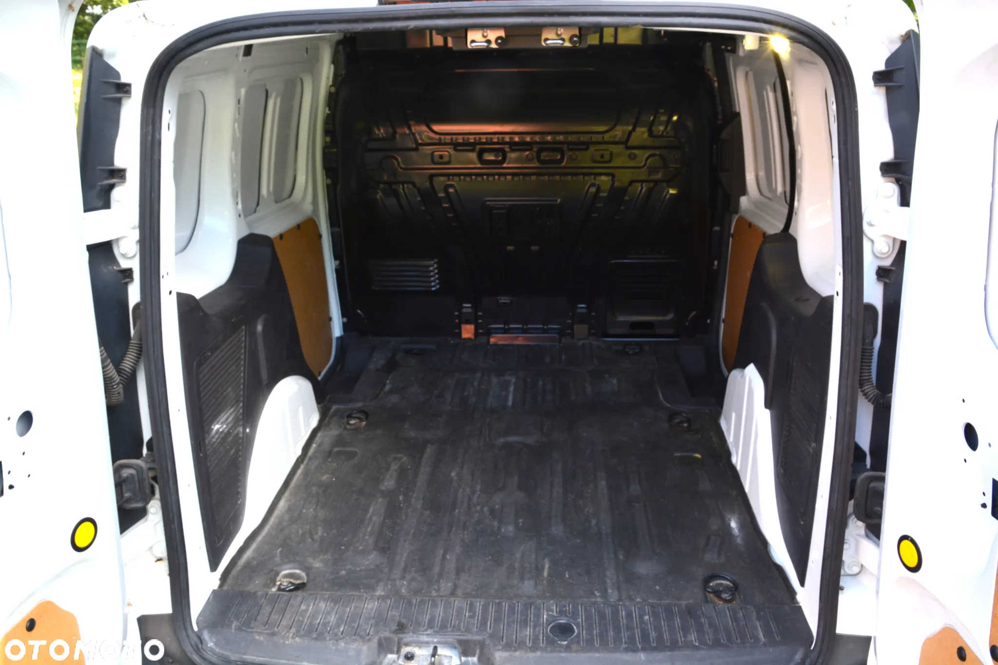 Ford Transit Connect - 16