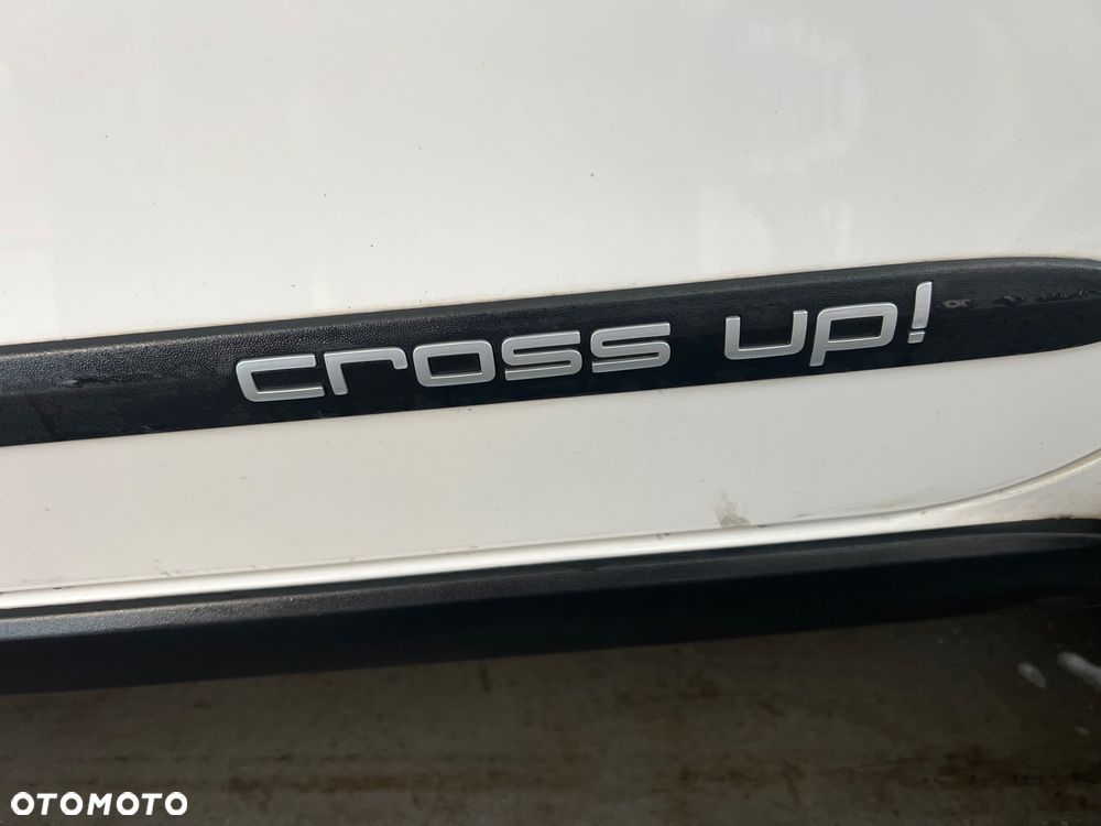 Volkswagen up! 1.0 cross Perfectline - 10