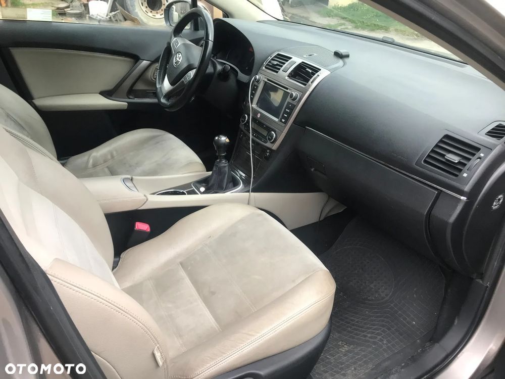 Toyota Avensis - 11