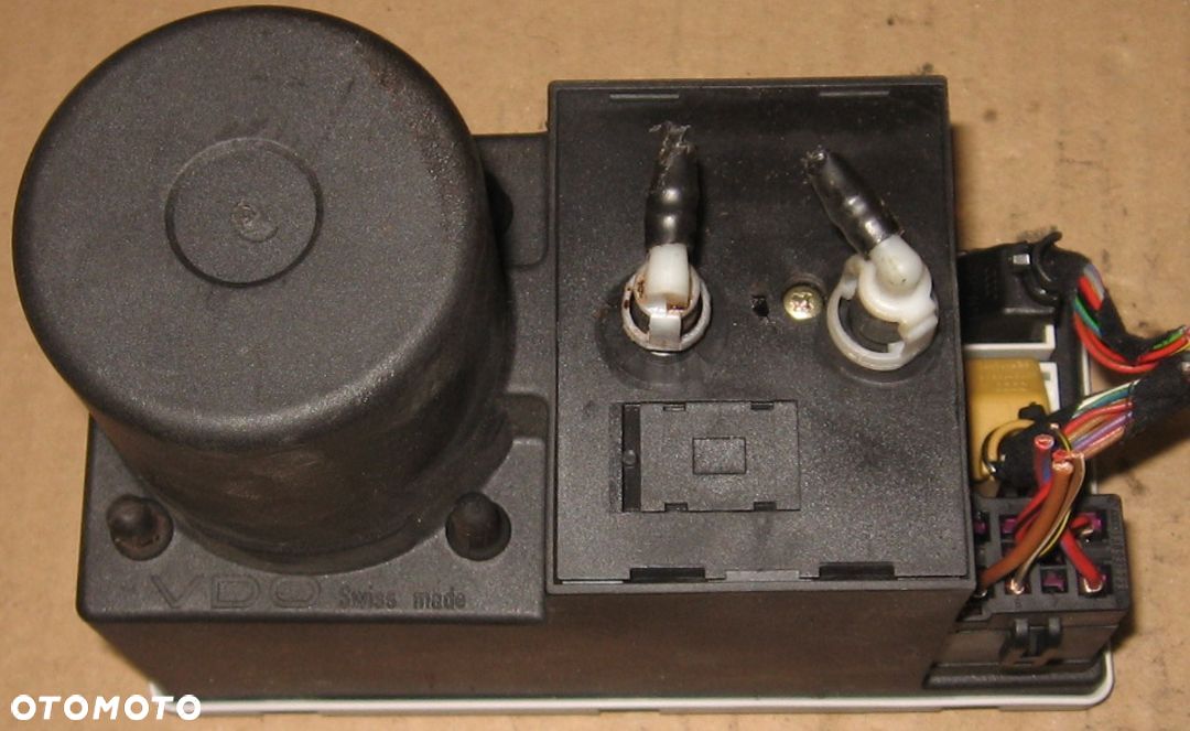 8L0862257E pompka centralnego zamka AUDI A4 B5 A3 8L 8L0862257E - 1
