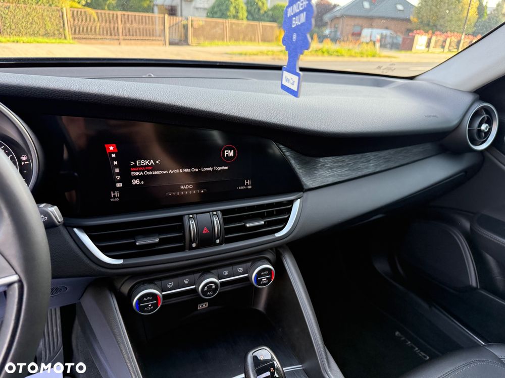 Alfa Romeo Giulia 2.2 AT8 Business - 34