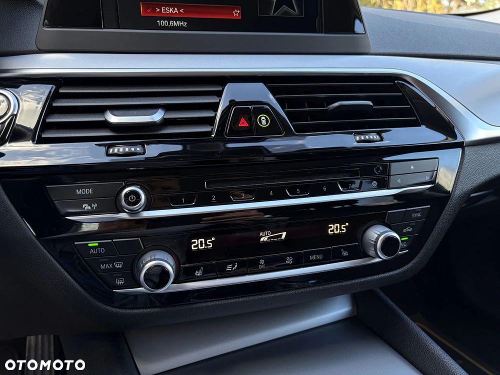 BMW Seria 5 520d - 32