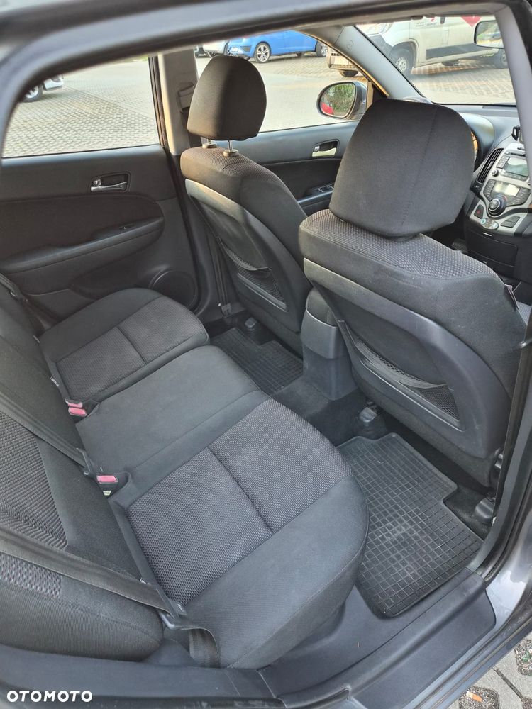 Hyundai i30 1.6 Comfort EU5 - 17