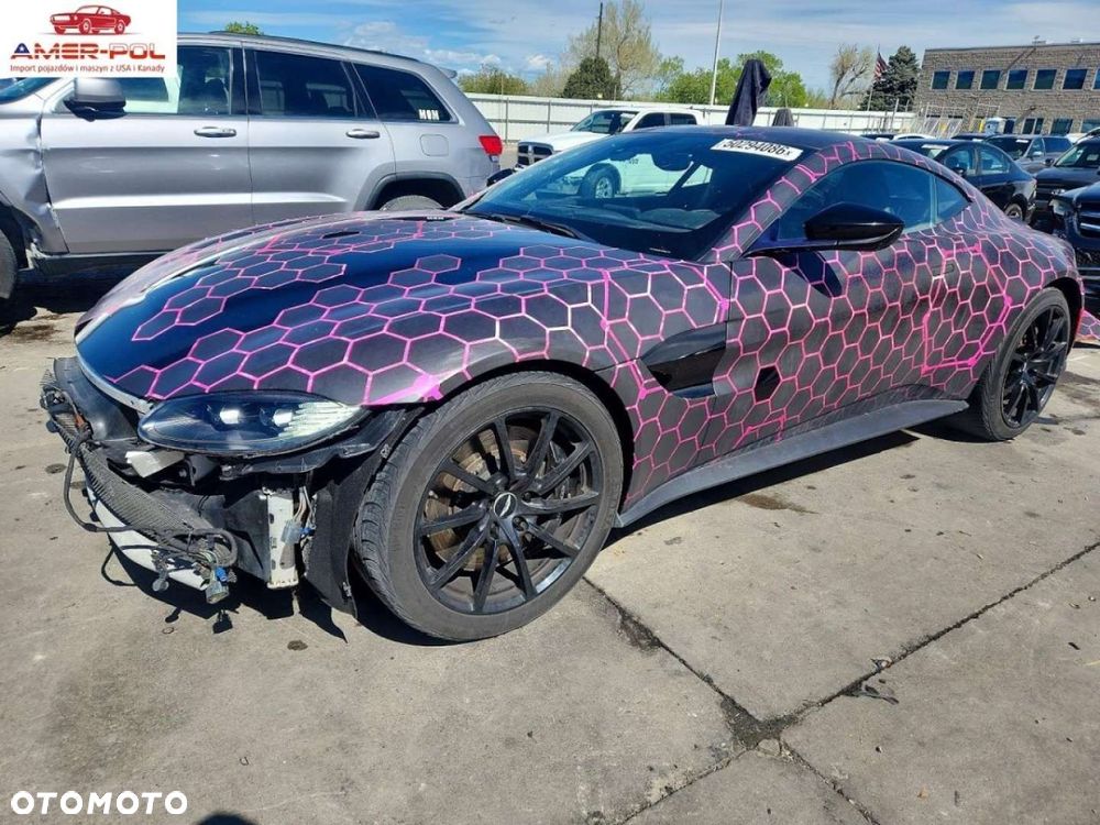 Aston Martin Vantage - 1