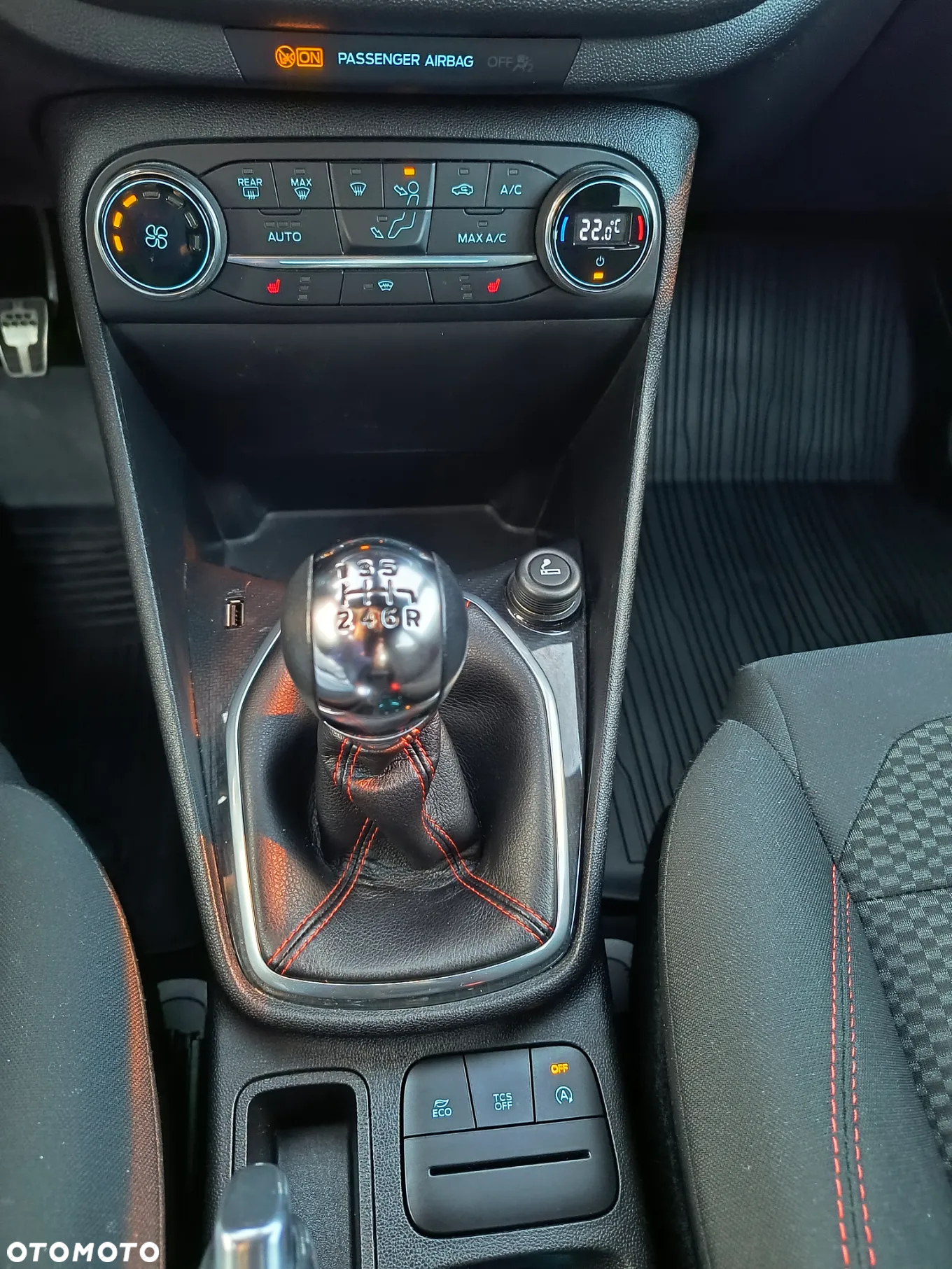 Ford Fiesta 1.0 EcoBoost S&S ST-LINE - 17
