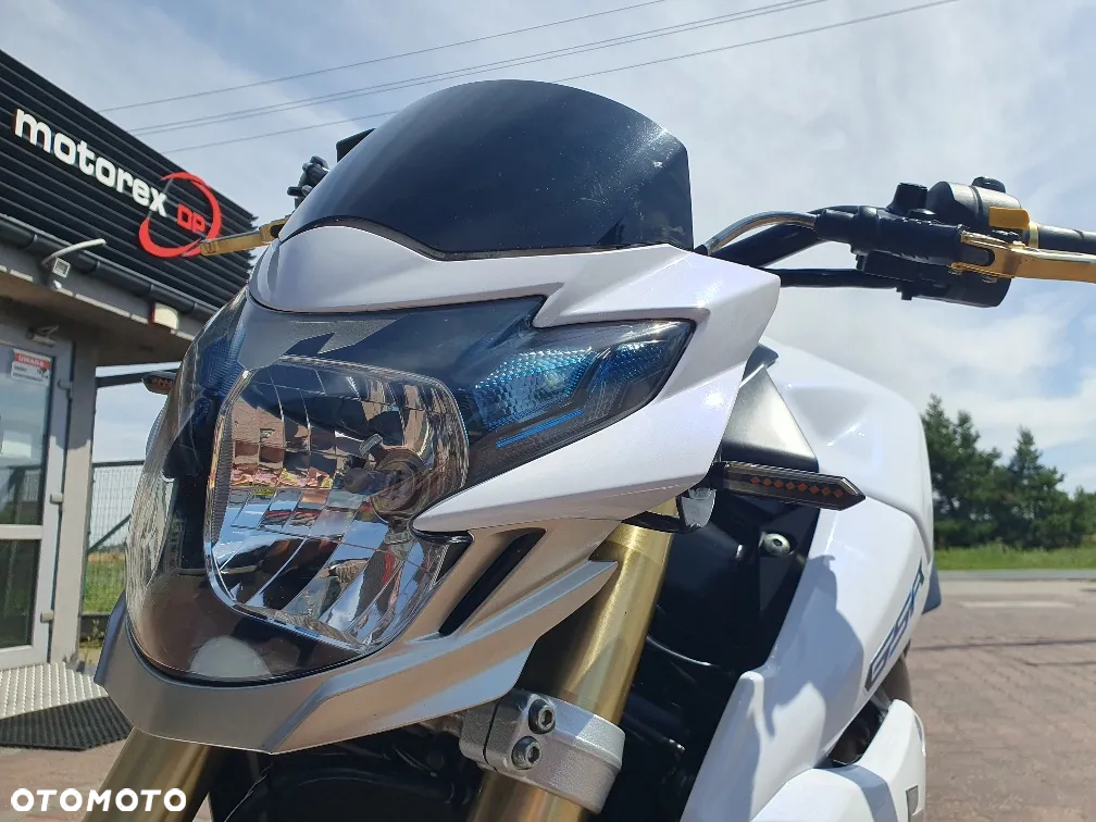 Suzuki GSR - 11