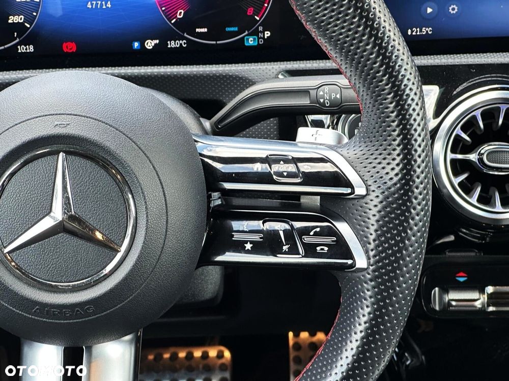 Mercedes-Benz CLA - 12