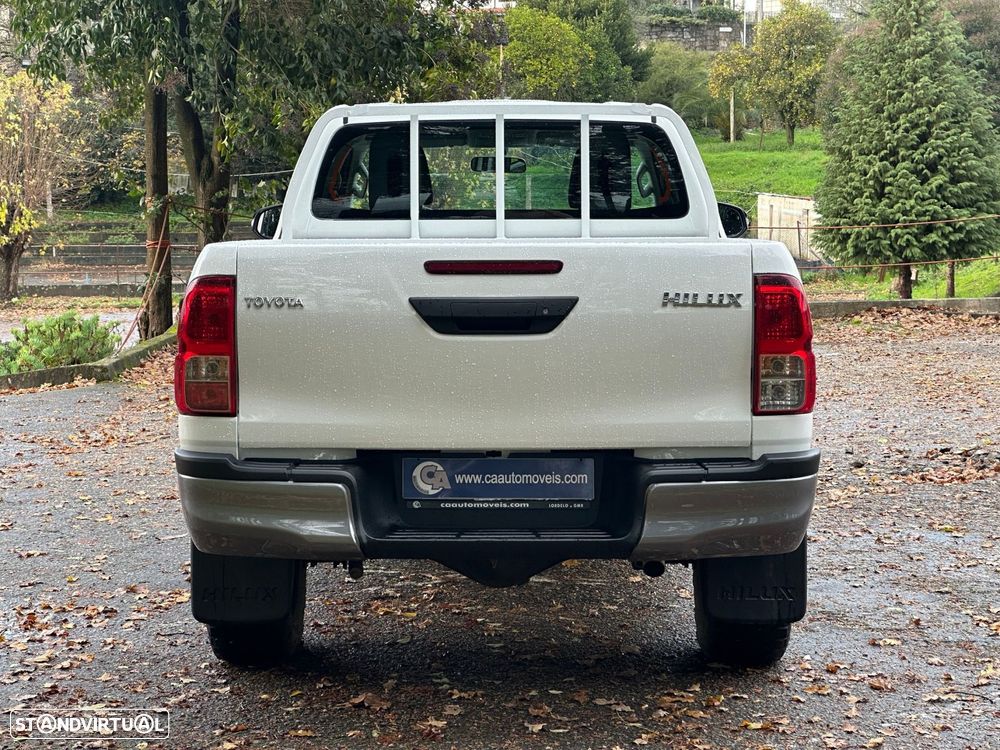 Toyota Hilux 2.4 D-4D 4WD CE Trial - 13