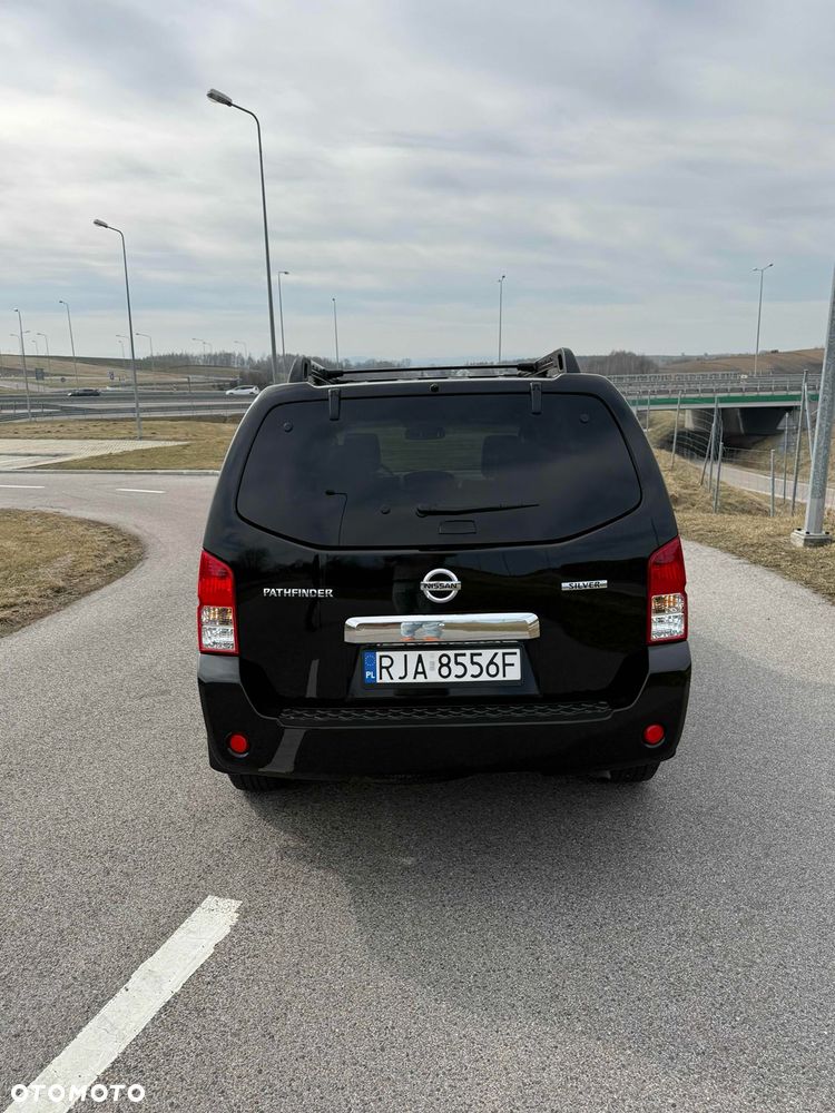 Nissan Pathfinder - 4