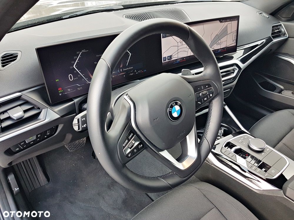 BMW Seria 3 330d xDrive mHEV - 13