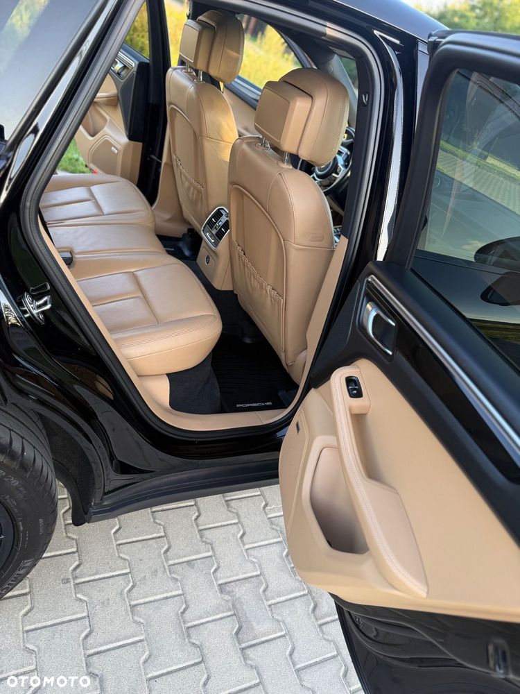Porsche Macan S - 16