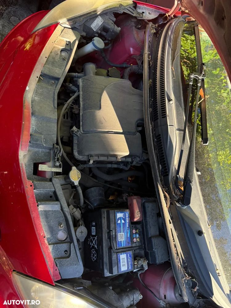 Dezmembrez Toyota Aygo coupe rosu 1.0 benzina 2006 - 7