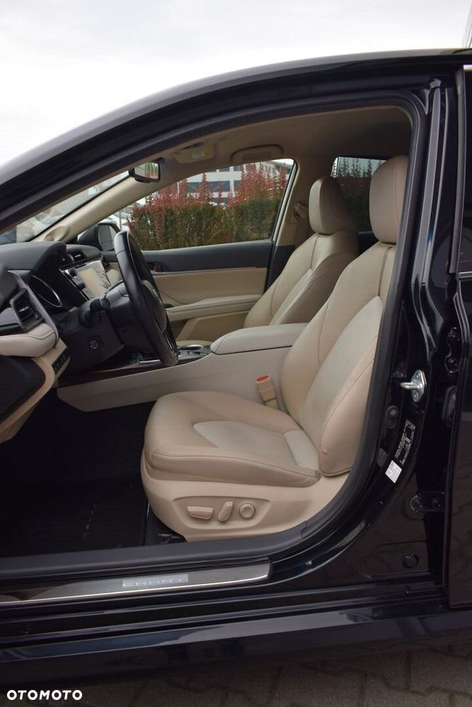 Toyota Camry 2.5 Hybrid Executive CVT - 13