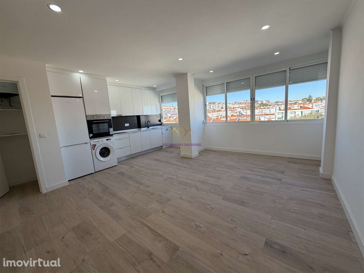 Excelente T4 Remodelado na Damaia em ótima rua - Grande imagem: 3/49