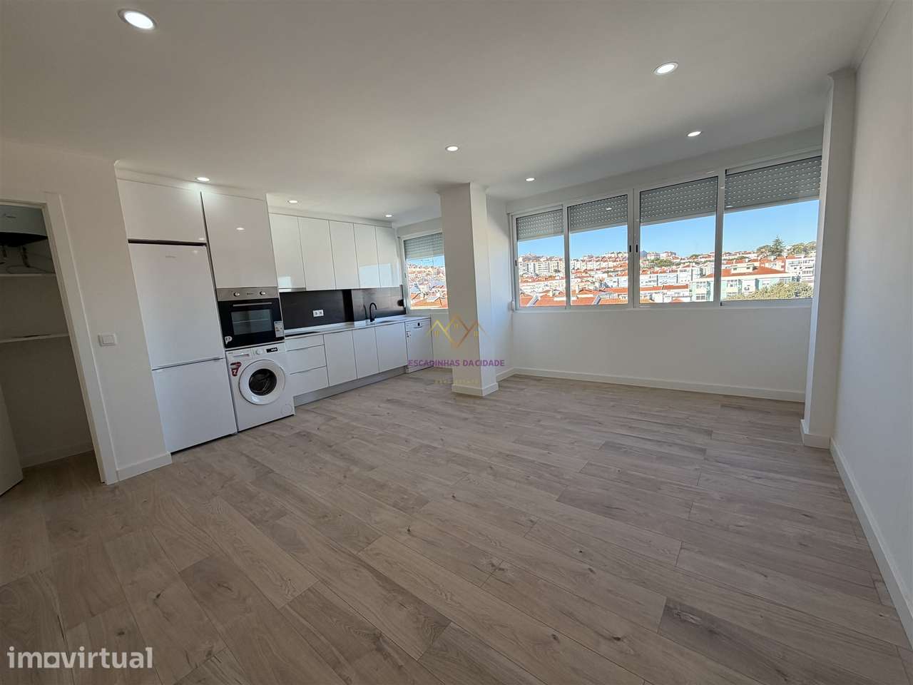 Excelente T4 Remodelado na Damaia em ótima rua - Grande imagem: 3/50