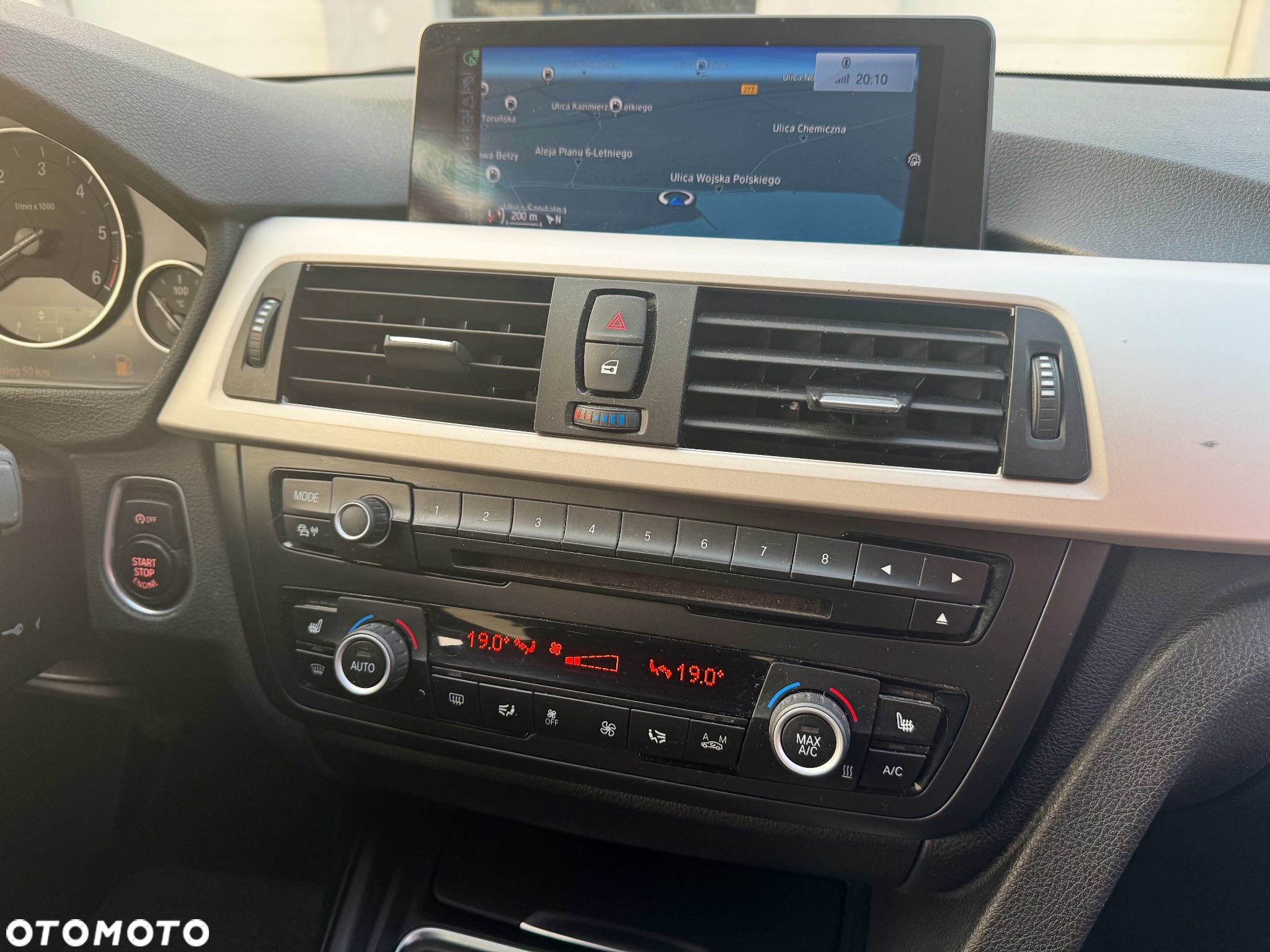 BMW Seria 3 318d xDrive Touring - 11