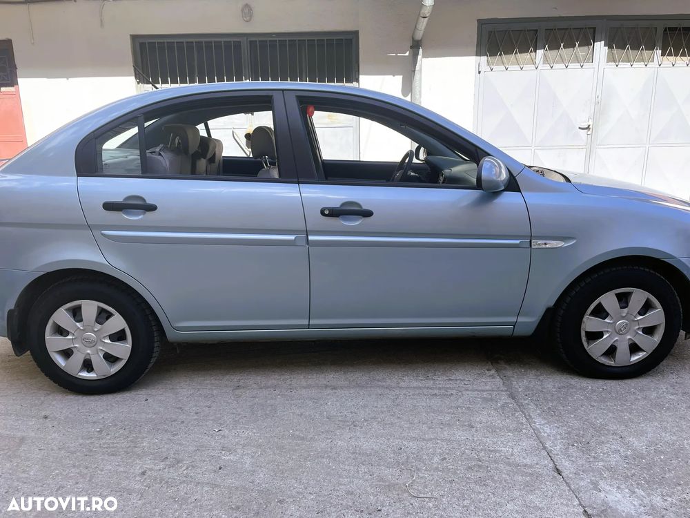 Hyundai Accent - 15