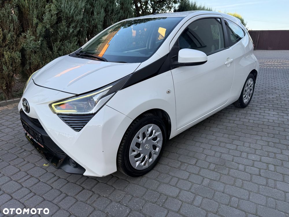 Toyota Aygo x-play - 1