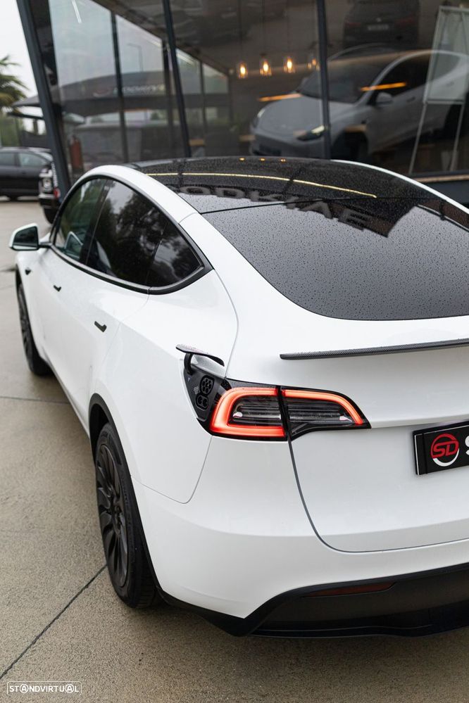 Tesla Model Y Standard RWD - 11