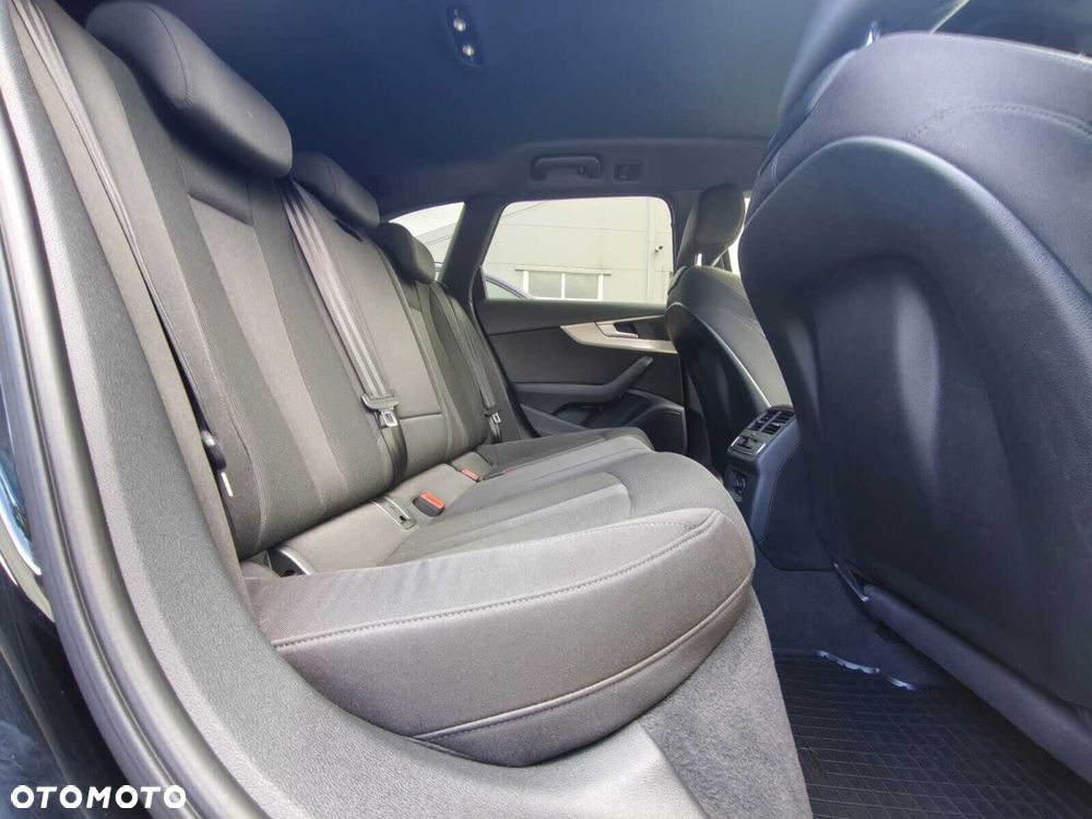 Audi A4 Avant 35 TFSI Sport S tronic - 9