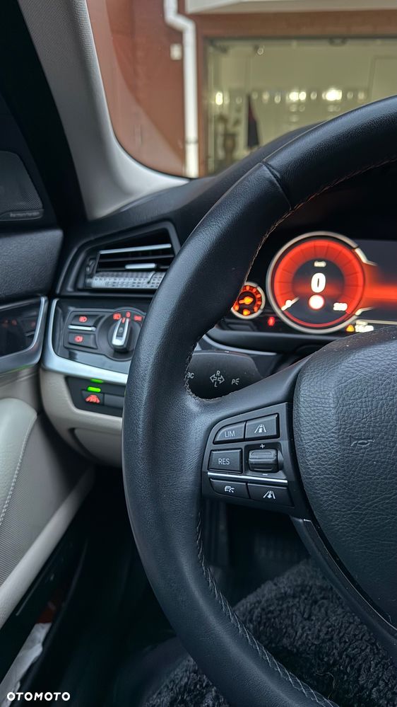 BMW Seria 5 525d xDrive Luxury Line - 30