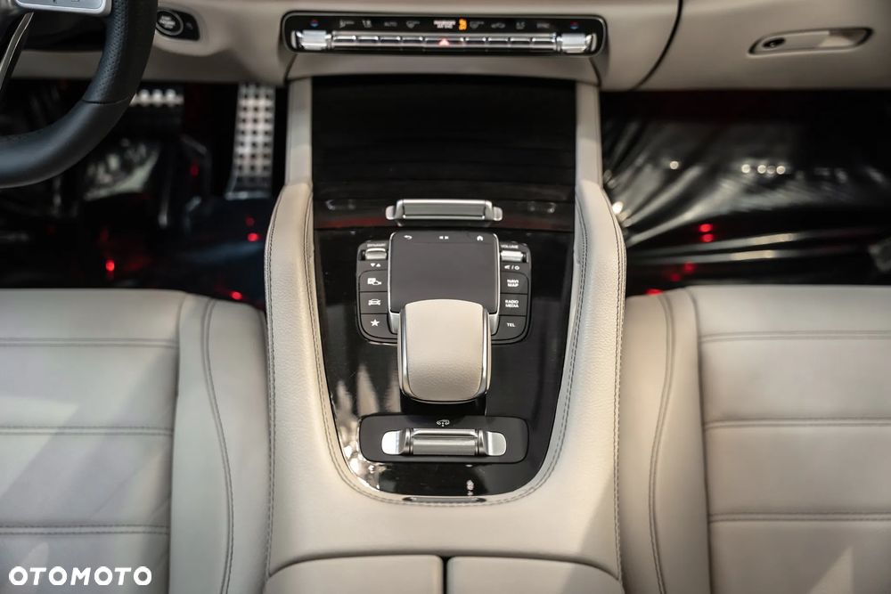 Mercedes-Benz GLS - 33