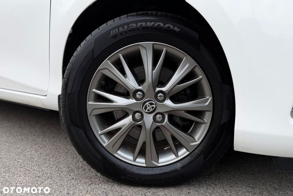 Toyota Yaris Hybrid 100 Premium - 12