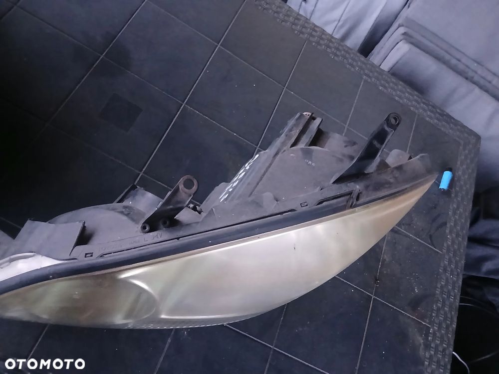 lampy przednie toyota avensis verso - 7