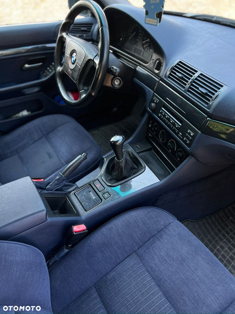 BMW Seria 5 520i - 22