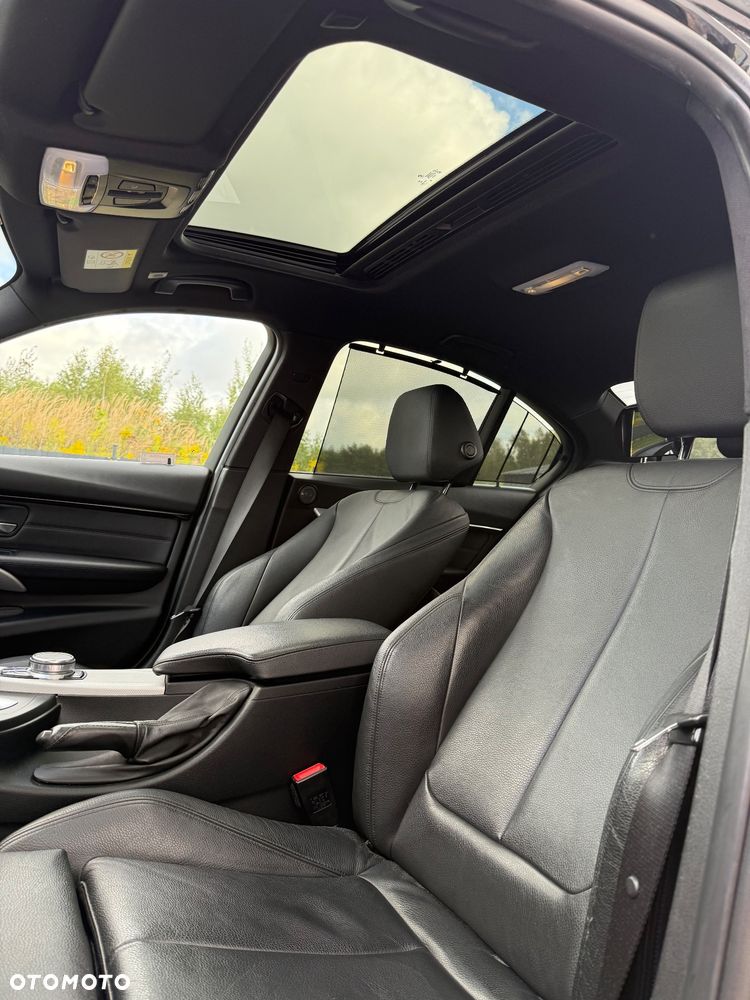 BMW Seria 3 320d M Sport - 13