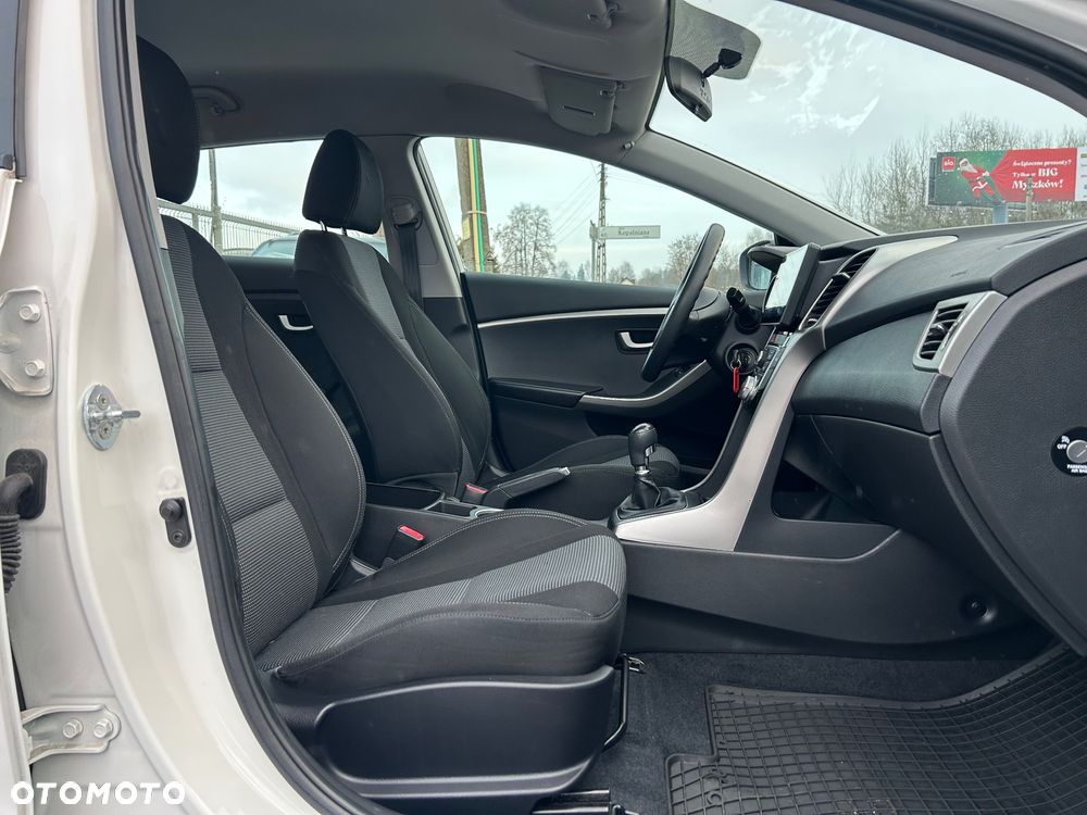 Hyundai i30 1.6 Comfort - 32