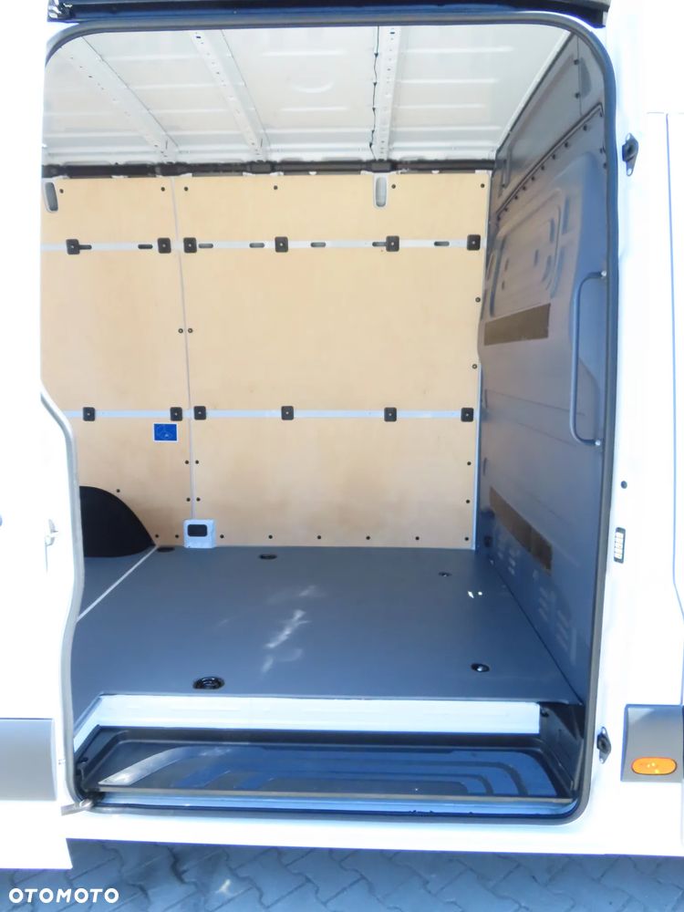 Mercedes-Benz Sprinter 317 CDI 170 KM 9G-Tronic Automat Model 907, L2H2 Furgon Blaszak, Wysoki Dach, 5932 mm Dł, FULL LED, HAK 3500 Kg, Rozstaw Osi 3665 mm, Ładowność 1174 Kg, WZMACNIANY,  Stan Wizualny I Techniczny NOWY Tak Jak Z Taśmy Produkcyjnej Gotowy Dostępny OKAZJA POLECAM - 21