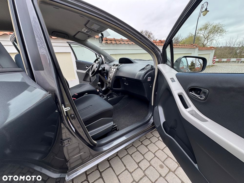 Toyota Yaris - 22