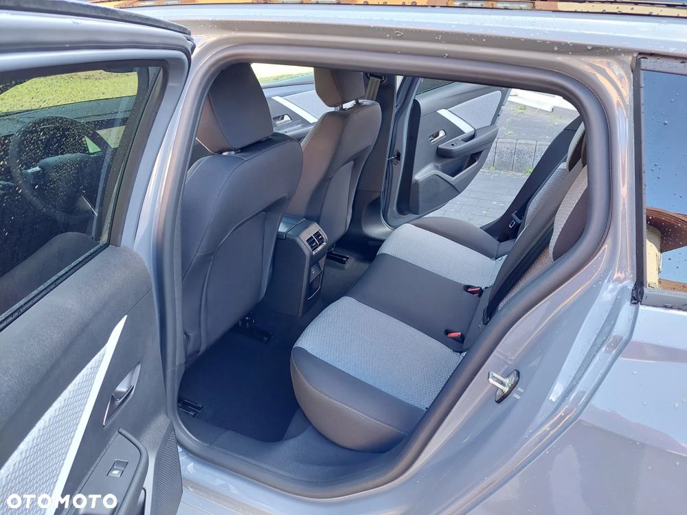 Opel Astra 1.2 T Business Edition S&S - 33