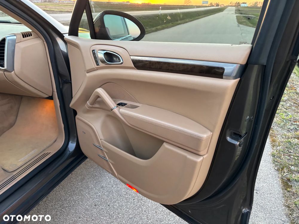 Porsche Cayenne Tiptronic S - 13