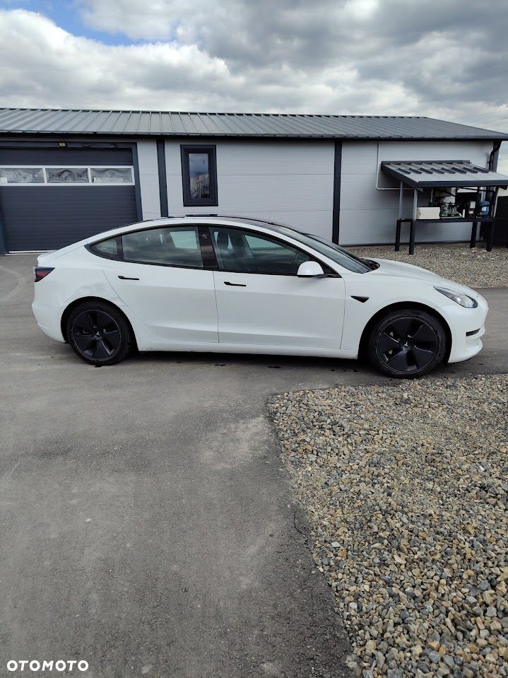 Tesla Model 3 - 6