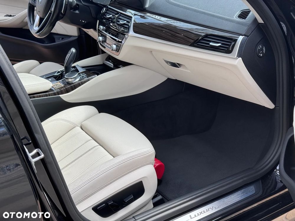 BMW Seria 5 520d Luxury Line - 9