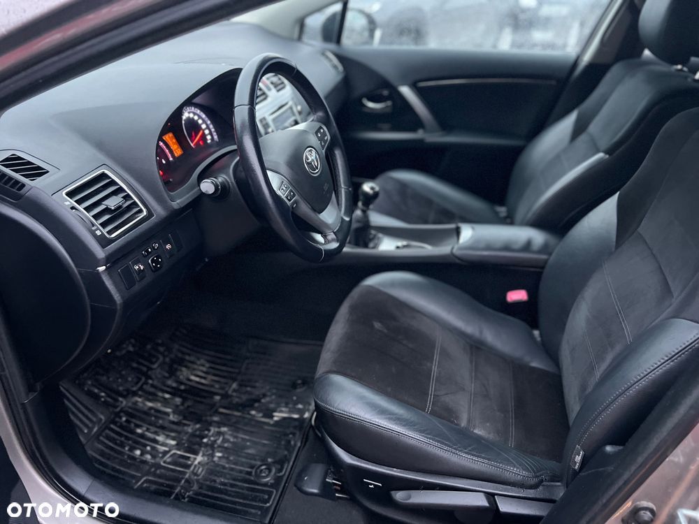 Toyota Avensis 2.0 D-4D Executive - 5