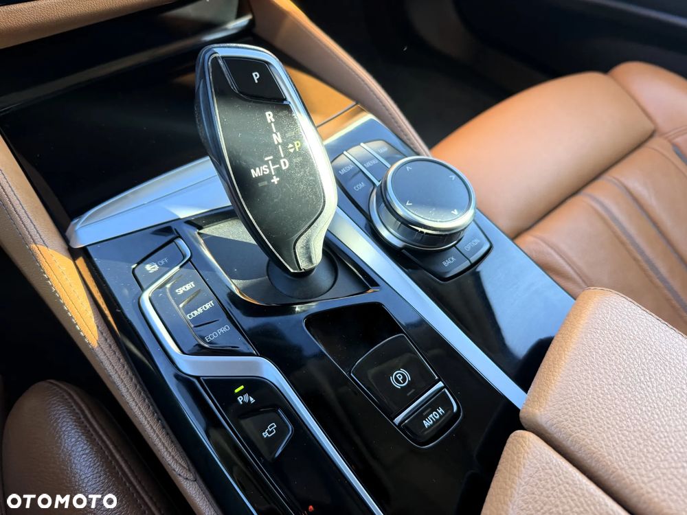 BMW Seria 5 530d xDrive Luxury Line - 23