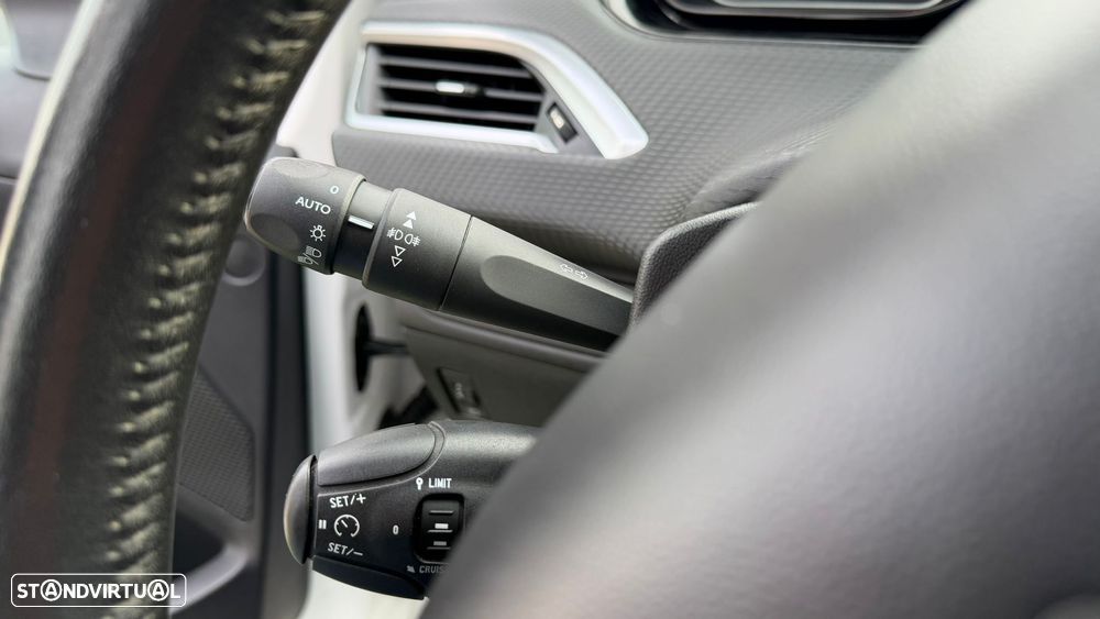 Peugeot 208 1.2 PureTech Style - 23