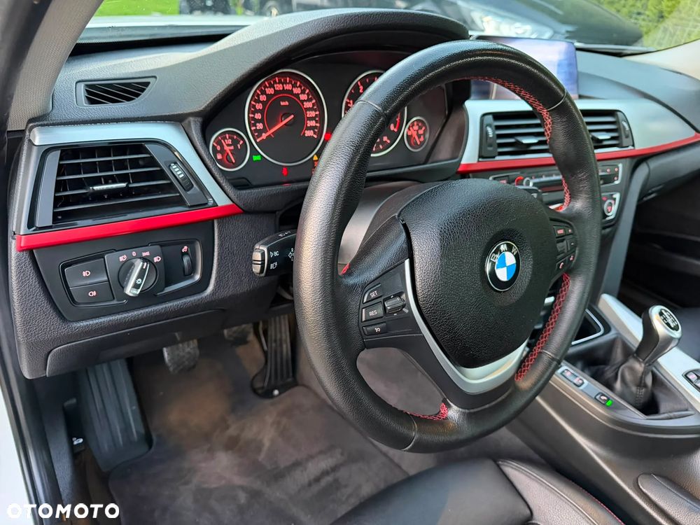 BMW Seria 3 320d DPF Edition Sport - 13