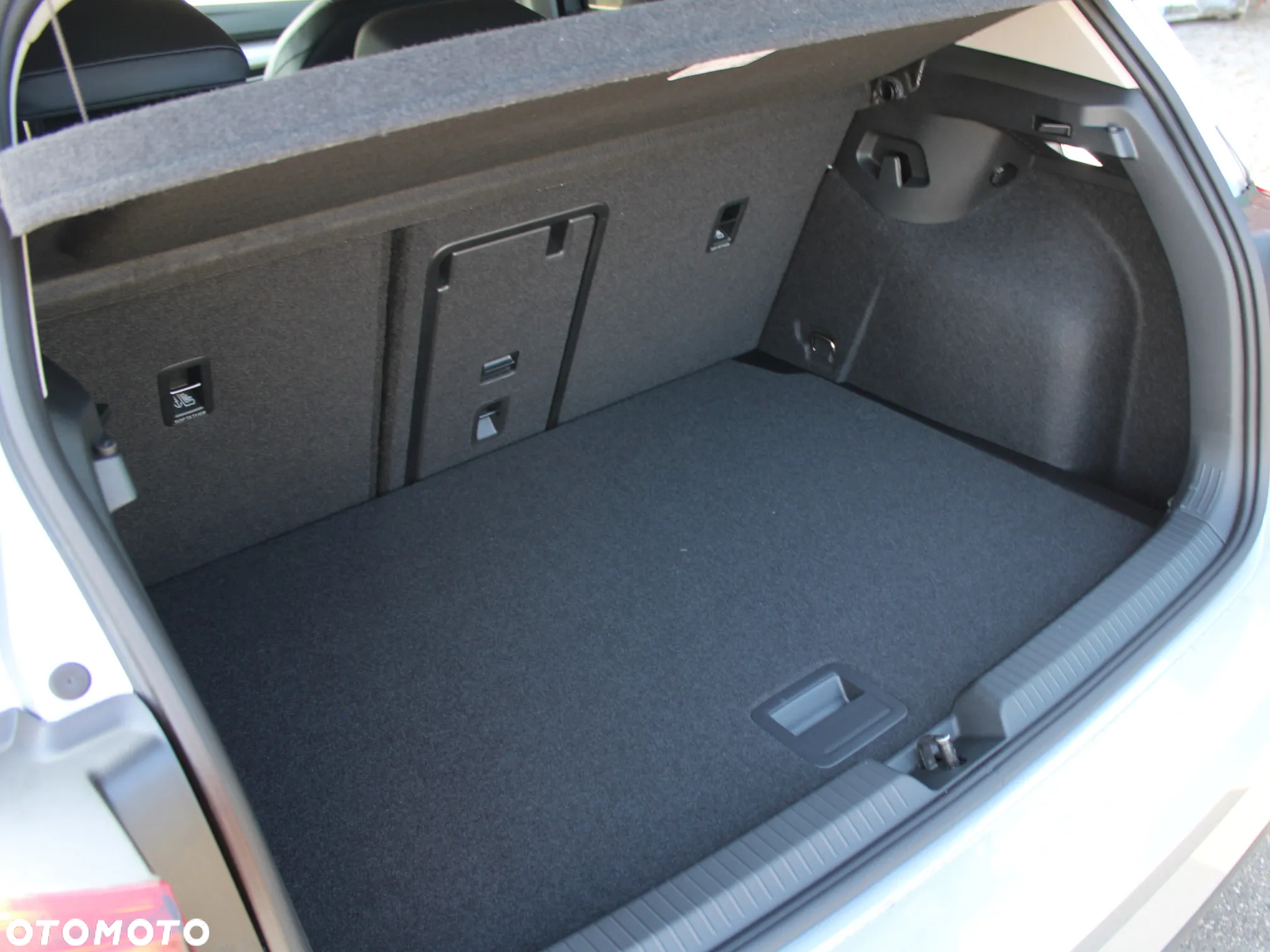 Volkswagen Golf VIII 1.5 TSI Special Edition - 23