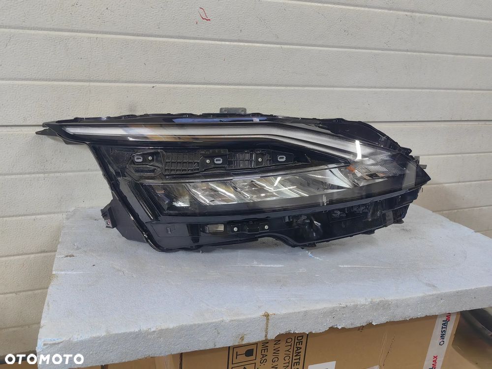 Lampa przednia prawaNissan Qashqai j12 - 2