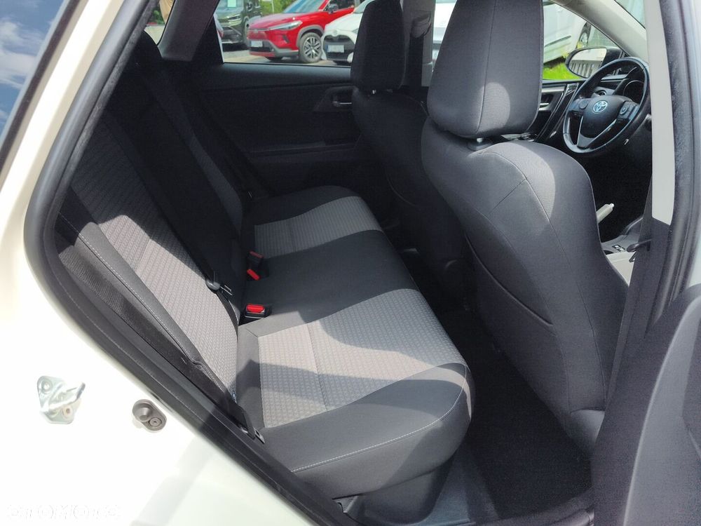 Toyota Auris - 11