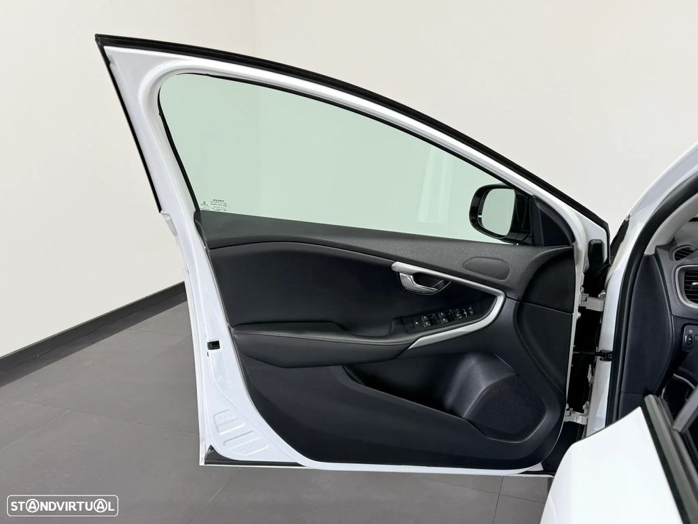 Volvo V40 Cross Country D2 Momentum - 18