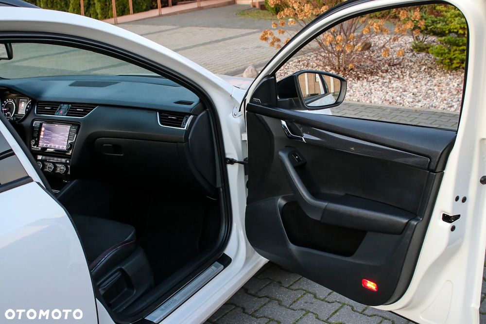 Skoda Octavia 2.0 TDI DSG RS - 20