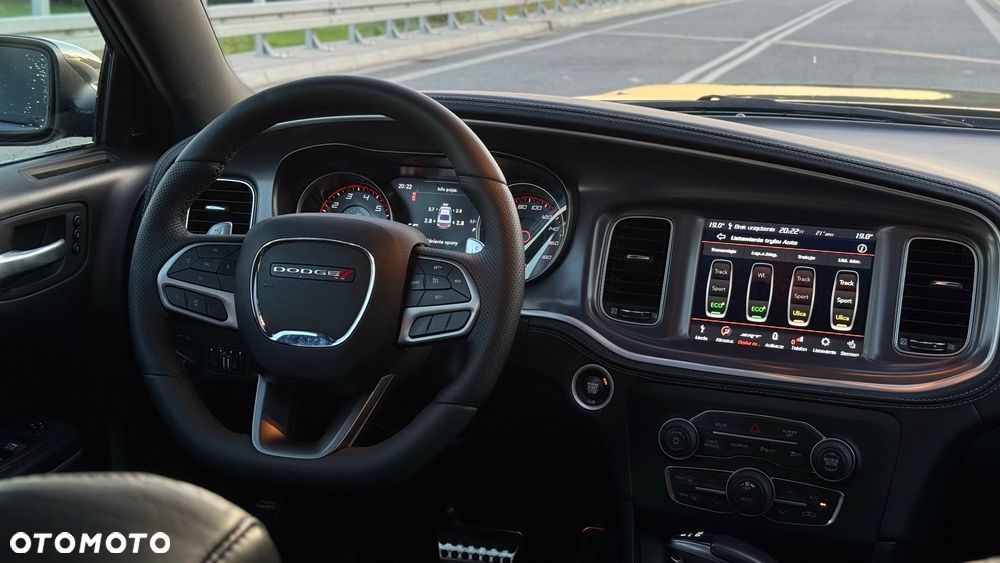 Dodge Charger 6.4 Scat Pack - 8