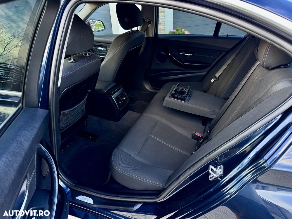 BMW Seria 3 320d Aut. Sport Line - 22